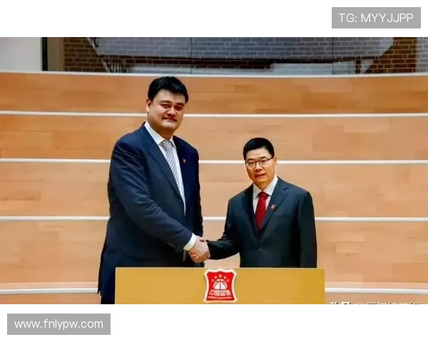 小宝与姚明的友谊之旅:篮球场上的传奇与梦想交汇