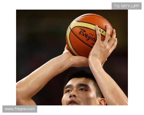 姚明的传奇人生与篮球成就照片展示,见证中国体育巨星的辉煌瞬间